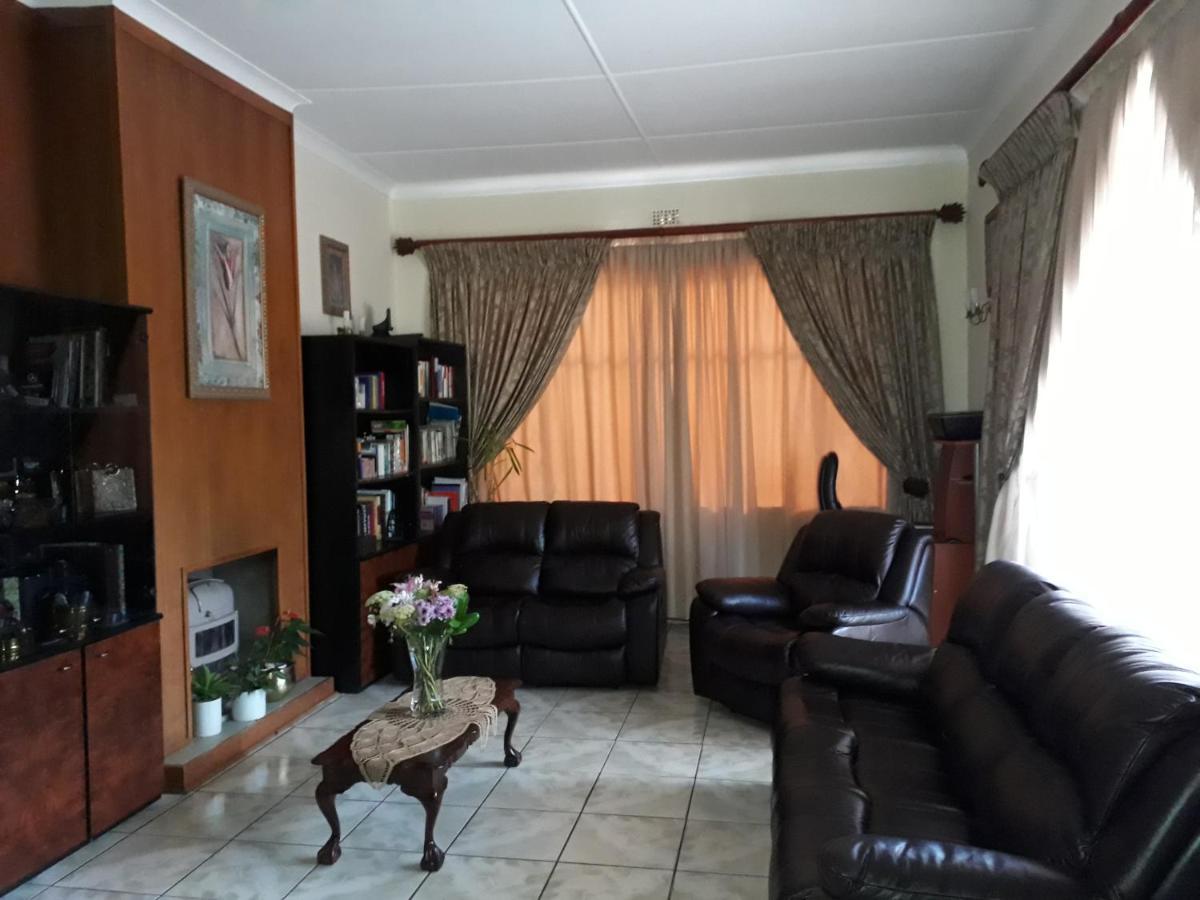 Upper Houghton Guesthouse Йоханесбург Екстериор снимка