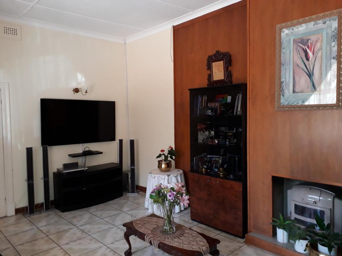 Upper Houghton Guesthouse Йоханесбург Екстериор снимка